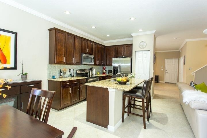 10426 Wellington Parc Drive - Photo 3