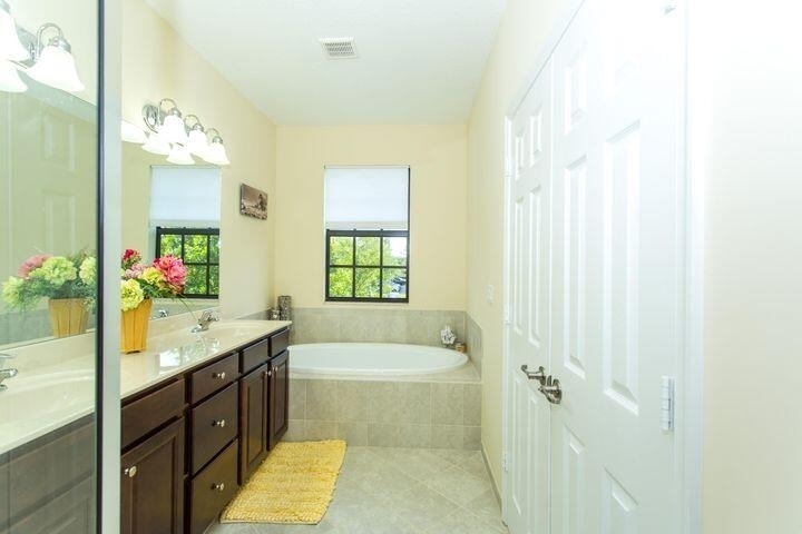 10426 Wellington Parc Drive - Photo 7