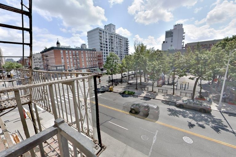 Essex Street - Photo 0
