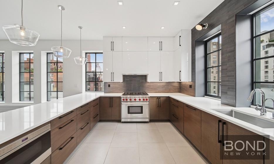 East 80th Street - Photo 16