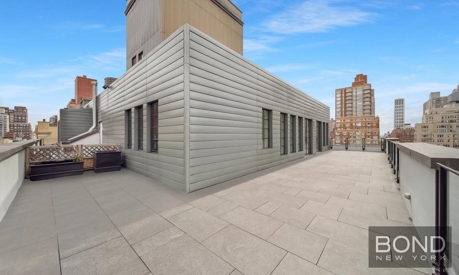 East 80th Street - Photo 2