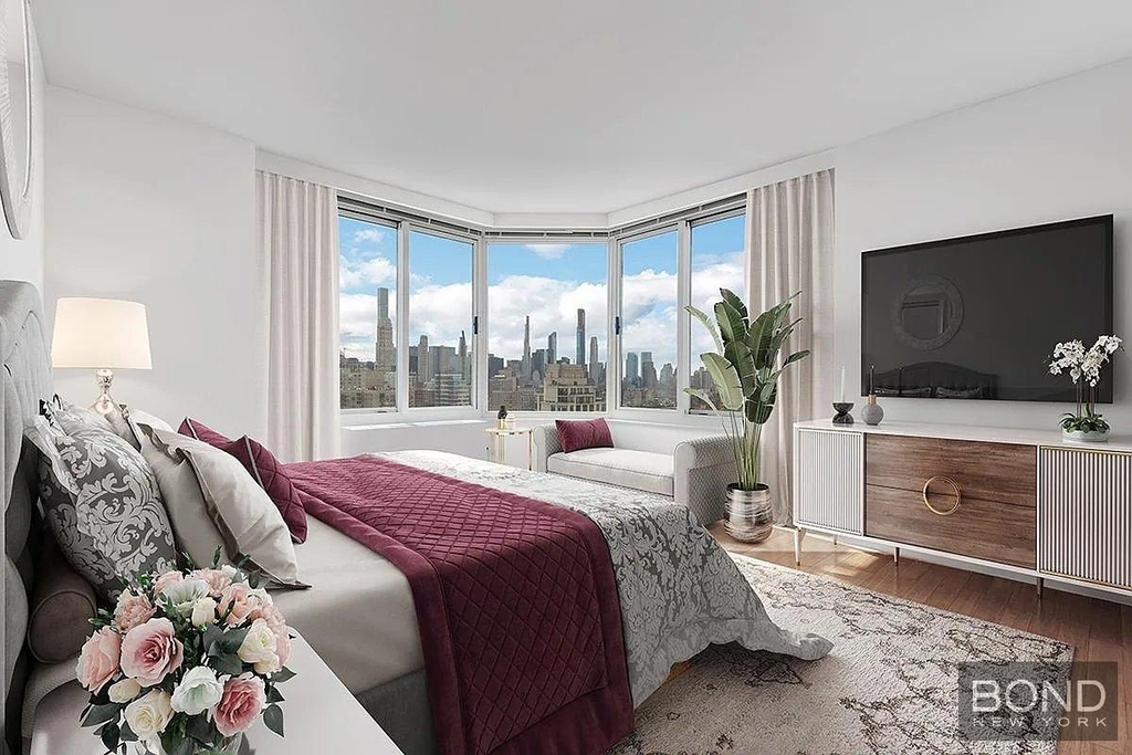 East 79th Street - Photo 8