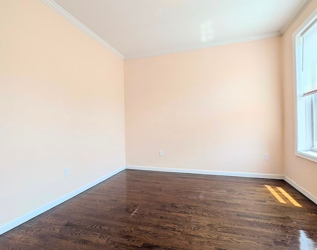 6th Avenue - Photo 4