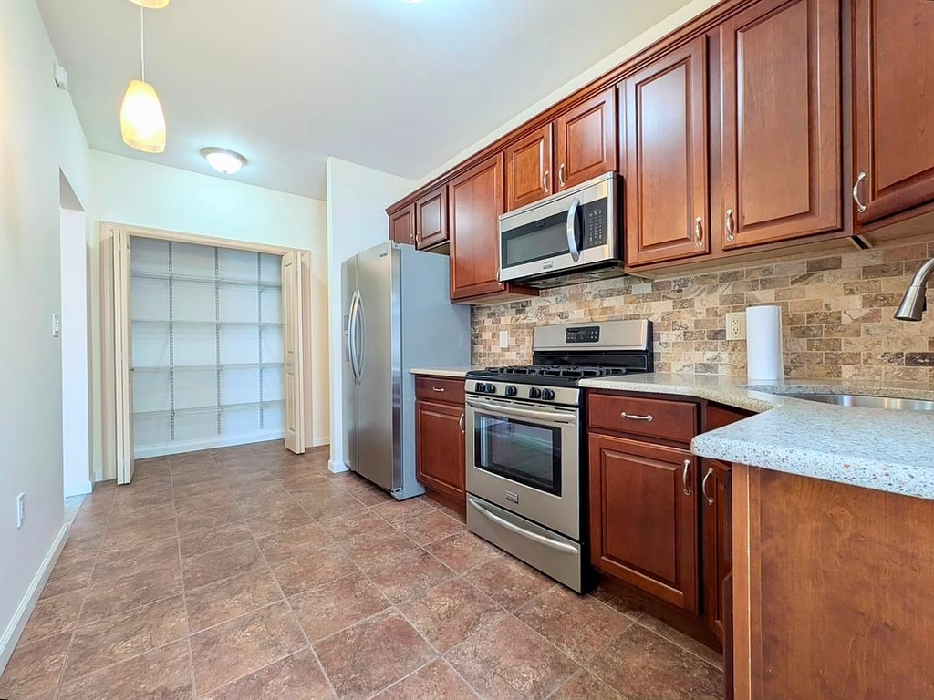 6th Avenue - Photo 5