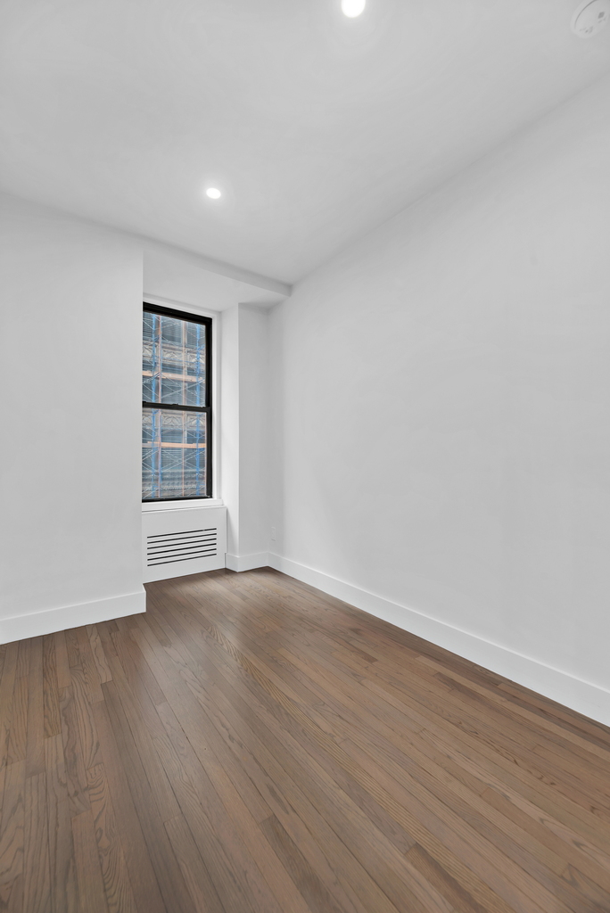Madison Avenue - Photo 3
