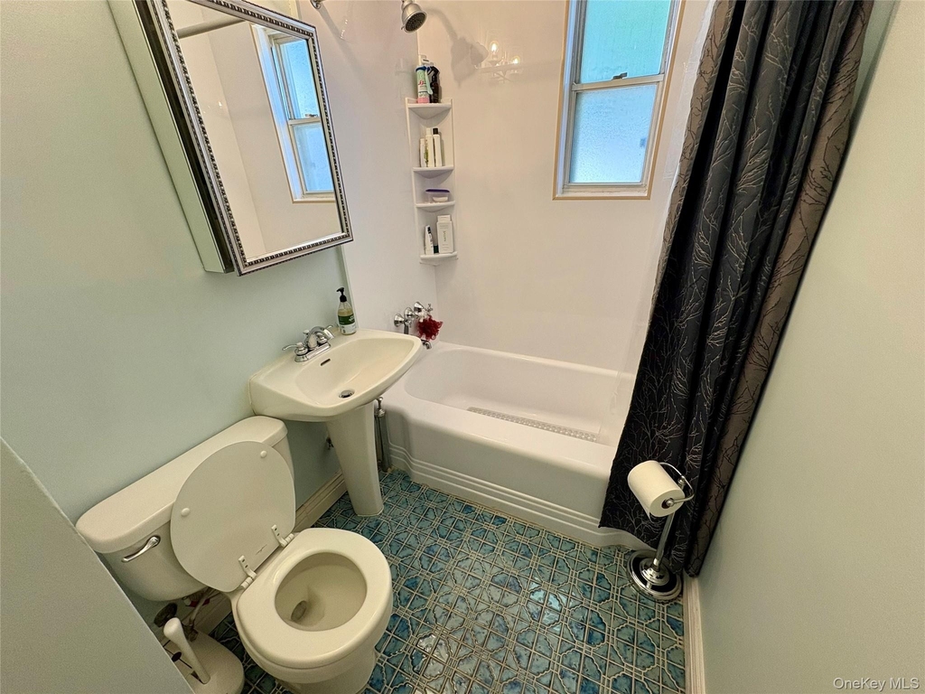 260-25 73rd Avenue - Photo 9