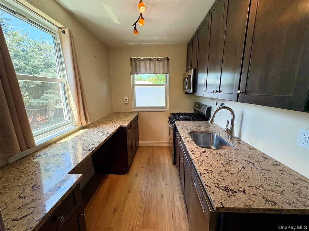 260-25 73rd Avenue - Photo 4