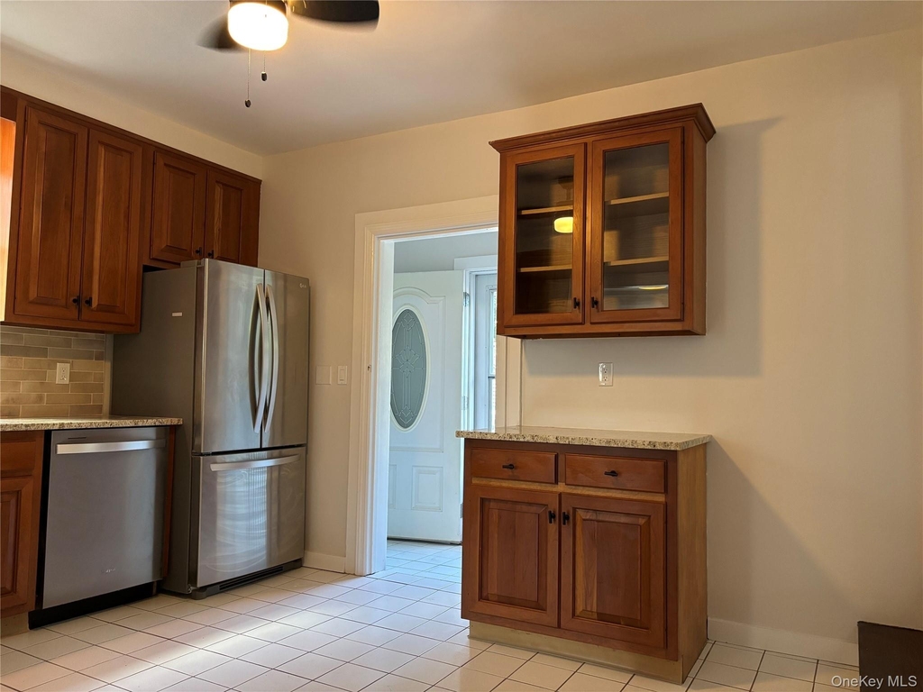 23 Perry Avenue - Photo 11