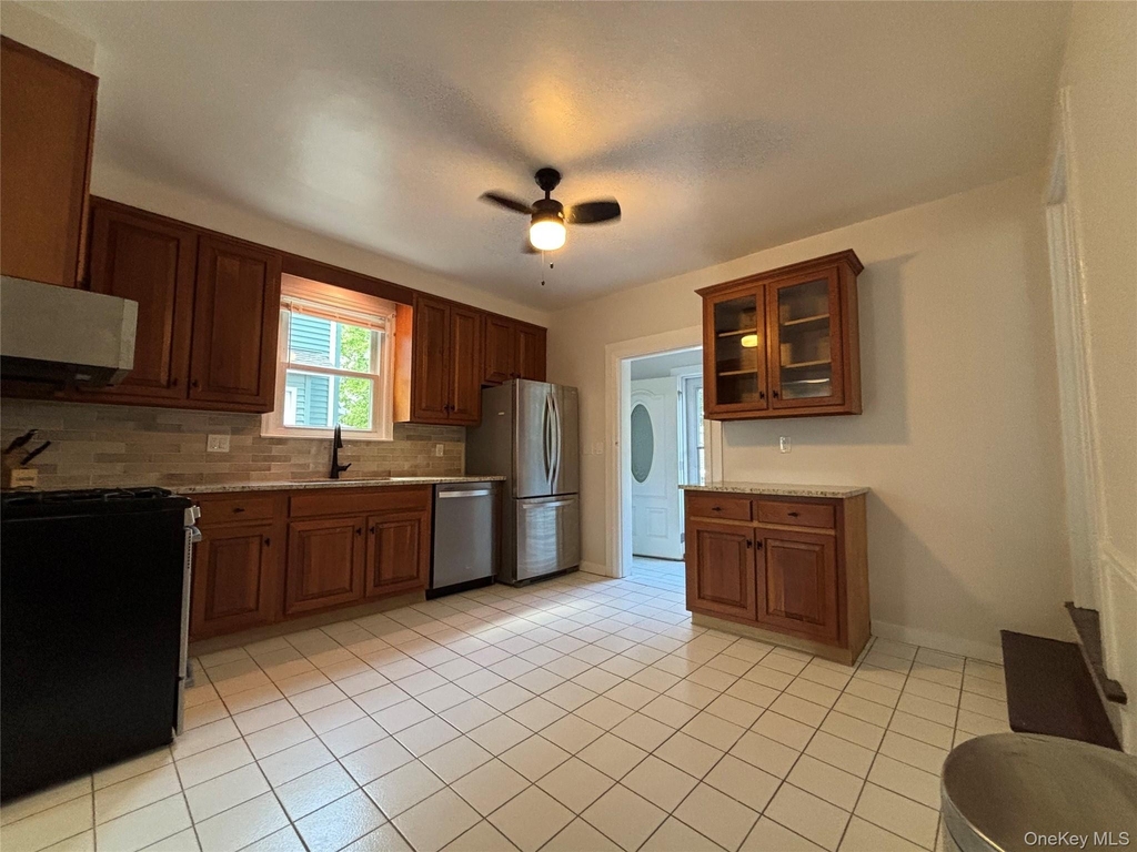 23 Perry Avenue - Photo 10