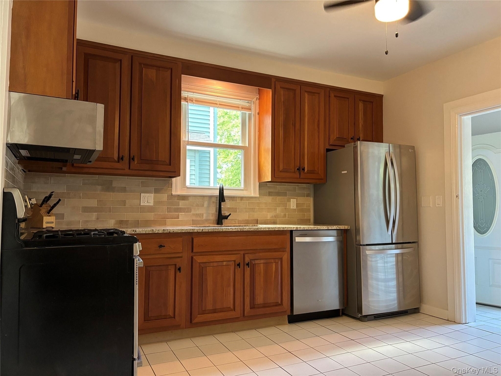 23 Perry Avenue - Photo 7