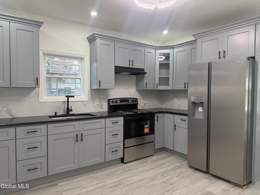 434 Division Street - Photo 1