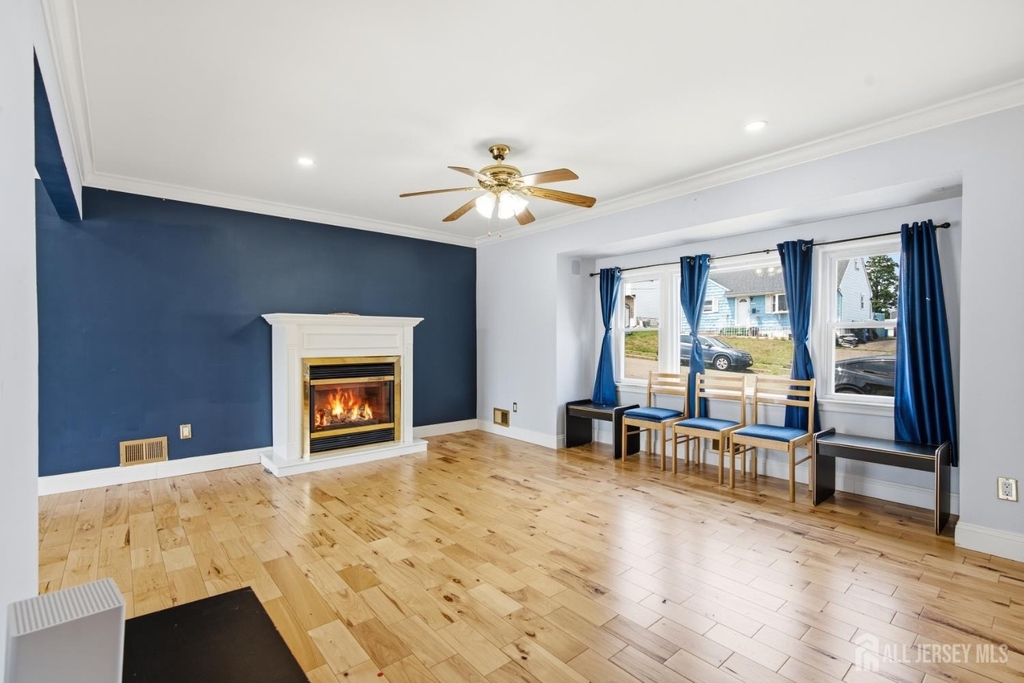 264 E George Place E - Photo 2