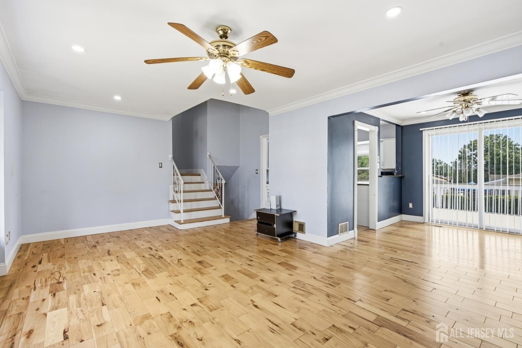 264 E George Place E - Photo 4