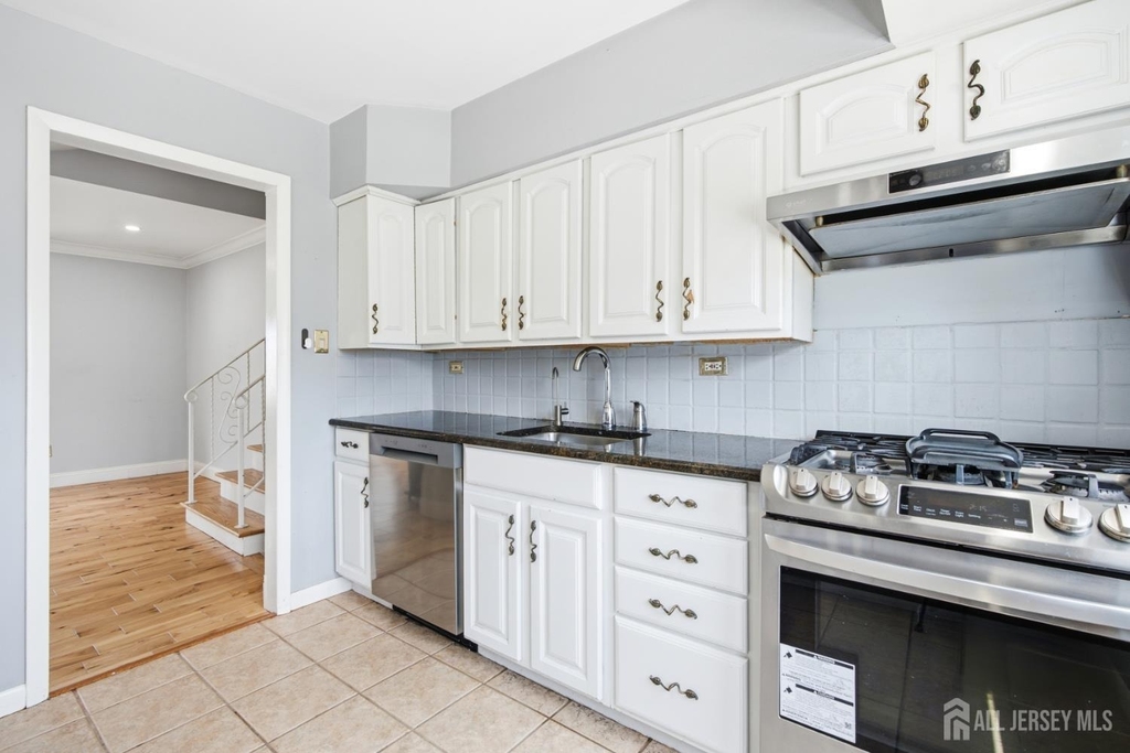 264 E George Place E - Photo 7