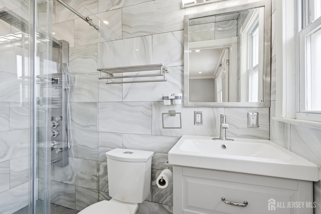 264 E George Place E - Photo 11