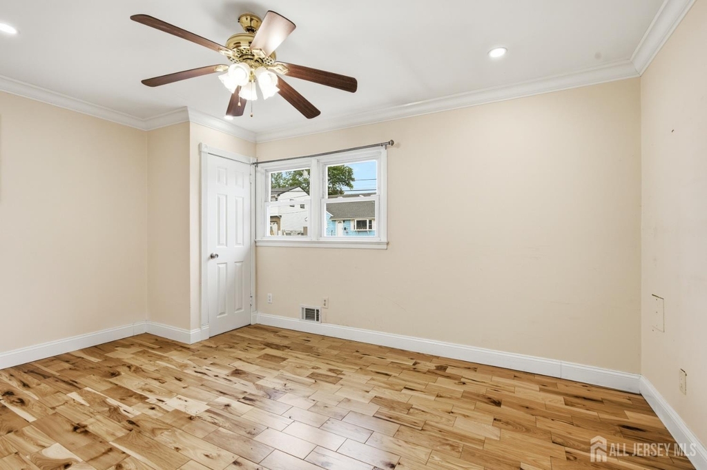 264 E George Place E - Photo 17