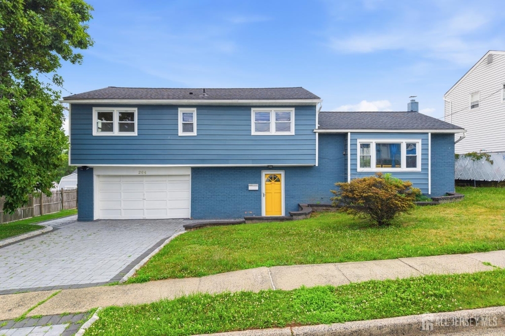 264 E George Place E - Photo 0