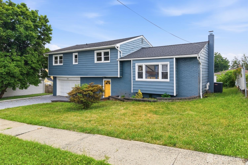 264 E George Place E - Photo 1