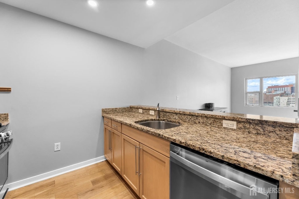 20 Livingston Avenue - Photo 12
