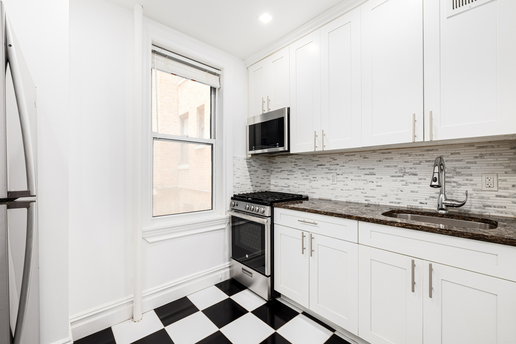 25 W 64th Street - Photo 1