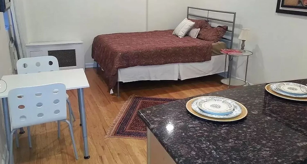 152 E 35th Street - Photo 2