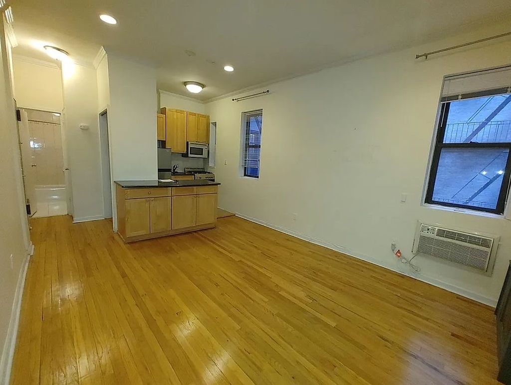 152 E 35th Street - Photo 0