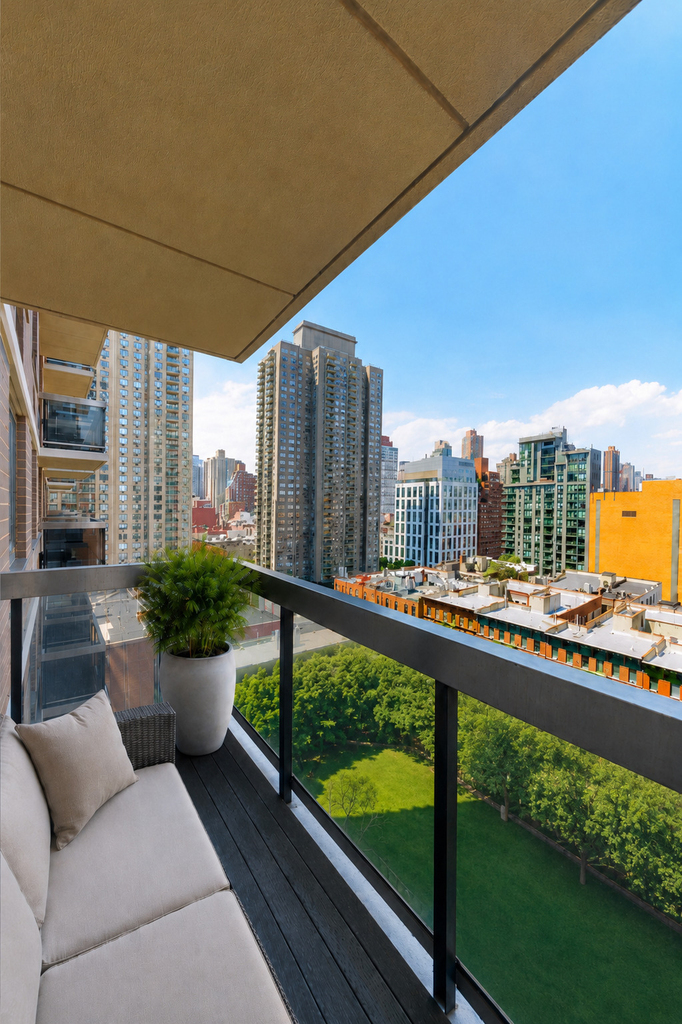 515 E 72nd Street - Photo 2