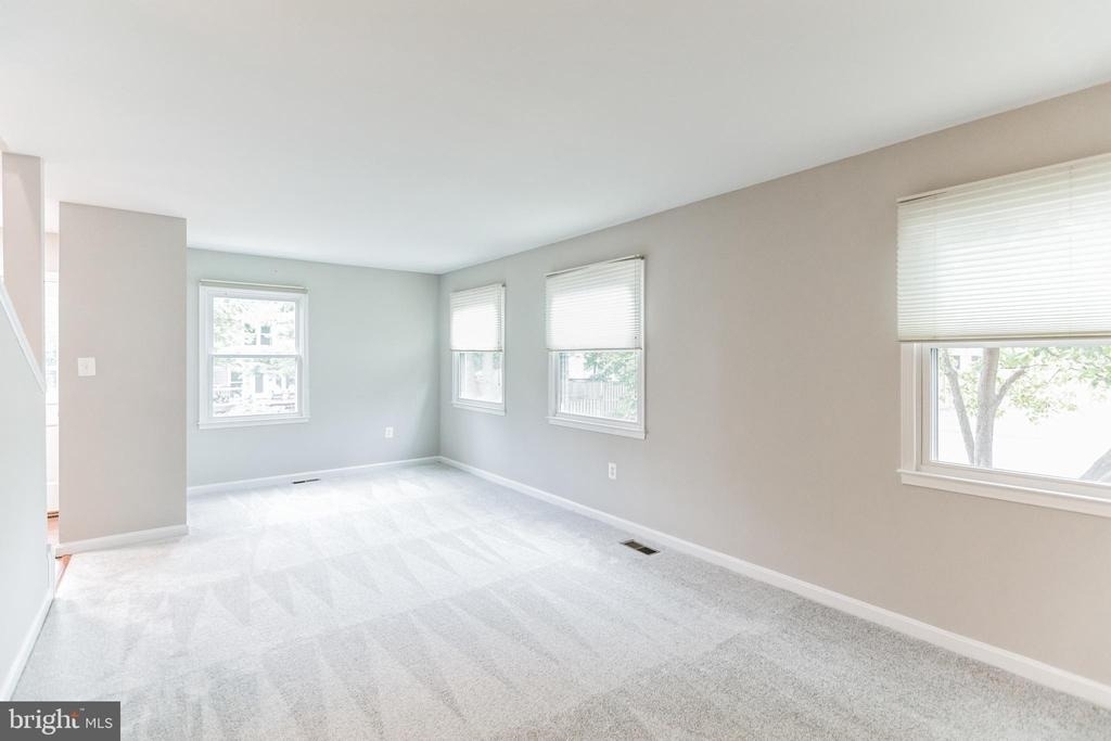 5335 Lake Cove Court - Photo 4