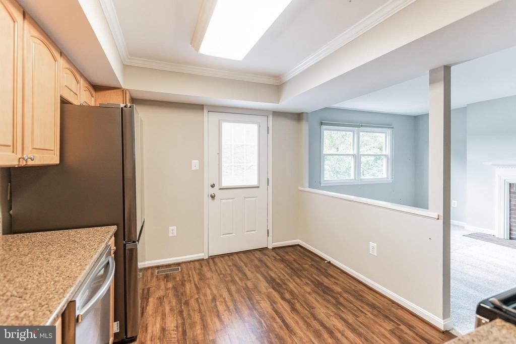 5335 Lake Cove Court - Photo 8