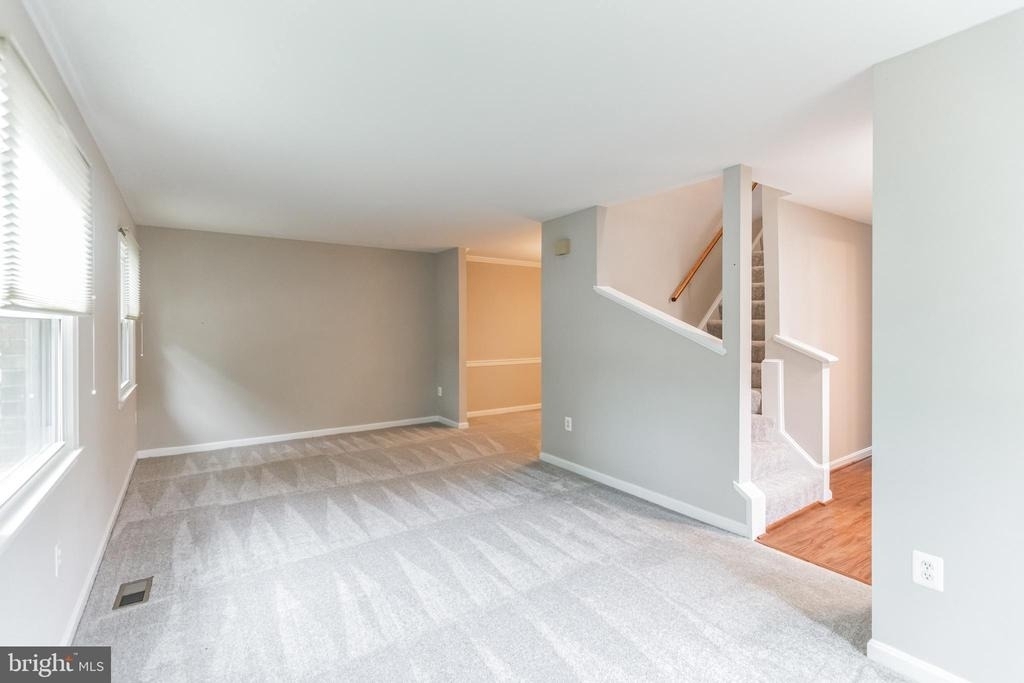 5335 Lake Cove Court - Photo 2