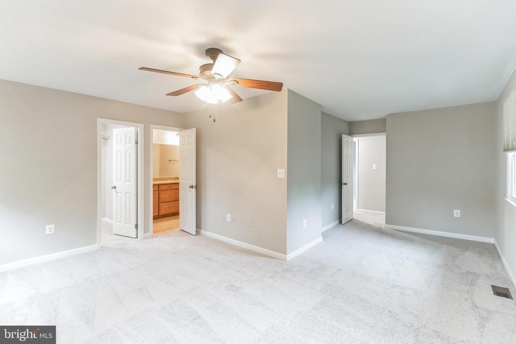 5335 Lake Cove Court - Photo 13