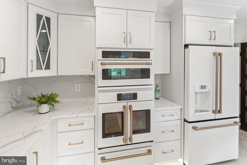 5844 Bermuda Court - Photo 10