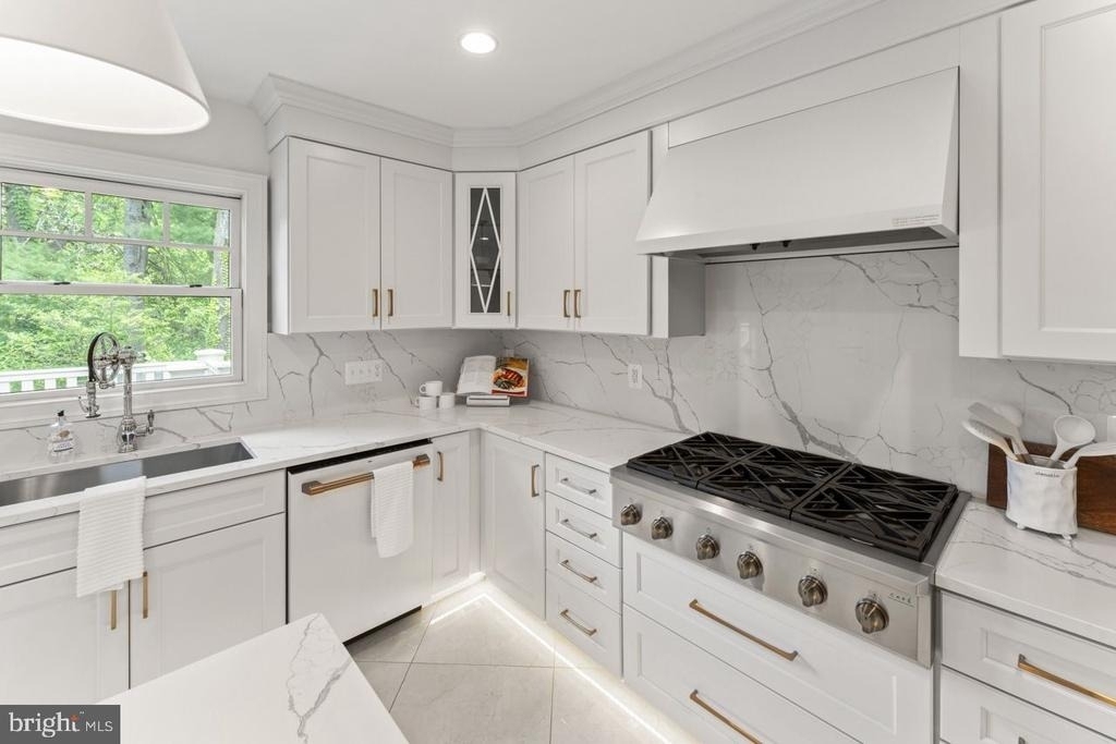 5844 Bermuda Court - Photo 11