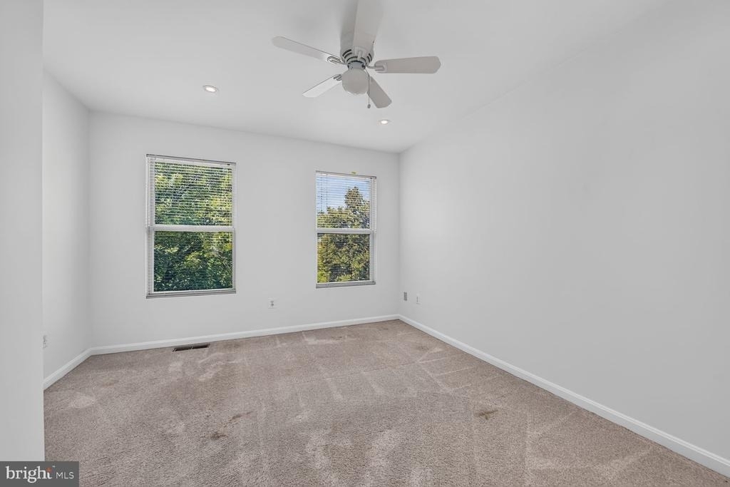 12054 Edgemere Circle - Photo 16