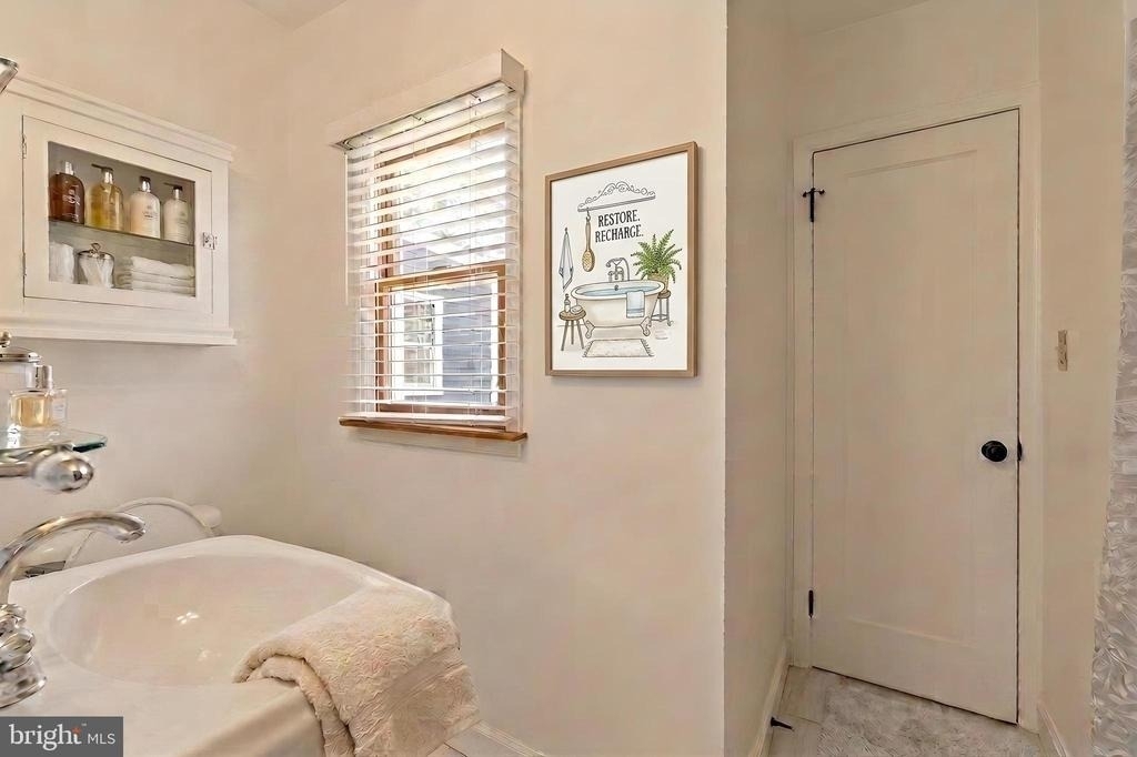 406 Payne Street N - Photo 7