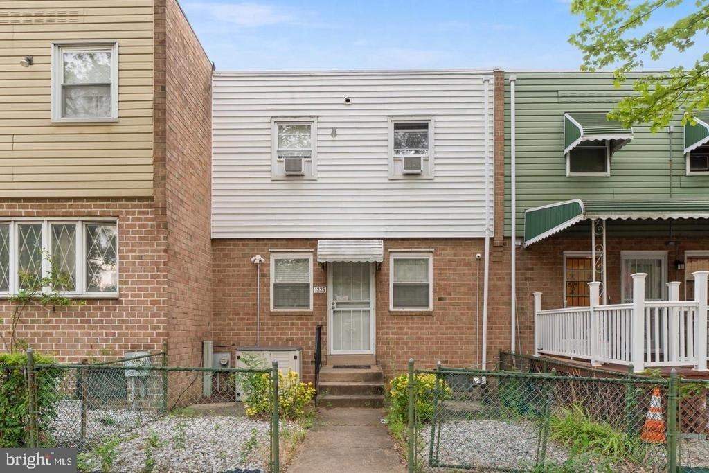 1225 W Diamond Street - Photo 0
