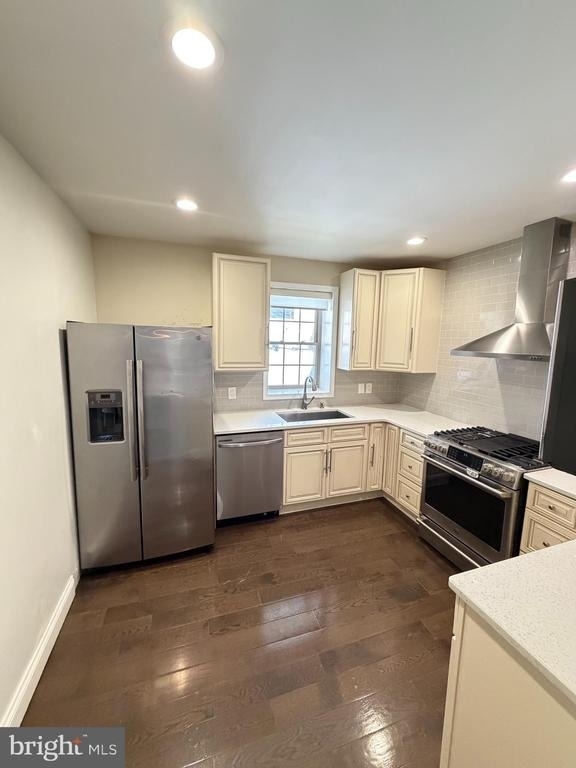 709 S Warnock Street - Photo 4