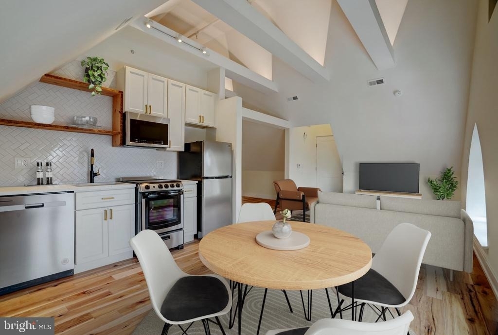 620 S 8th Street - Photo 2