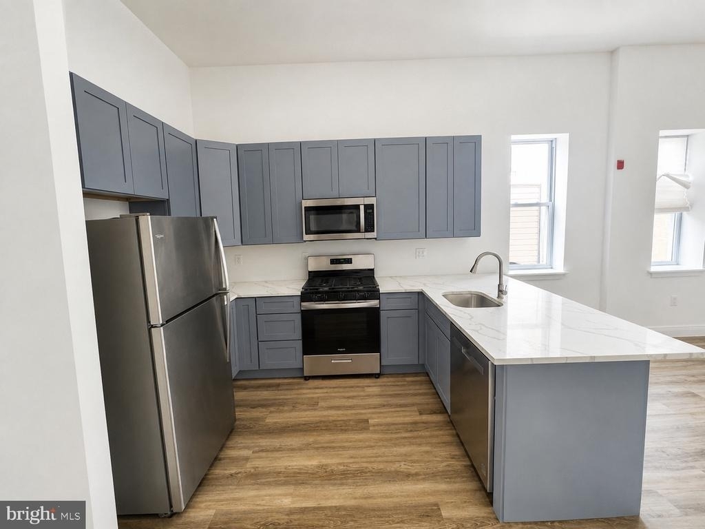 322 Vine Street - Photo 3