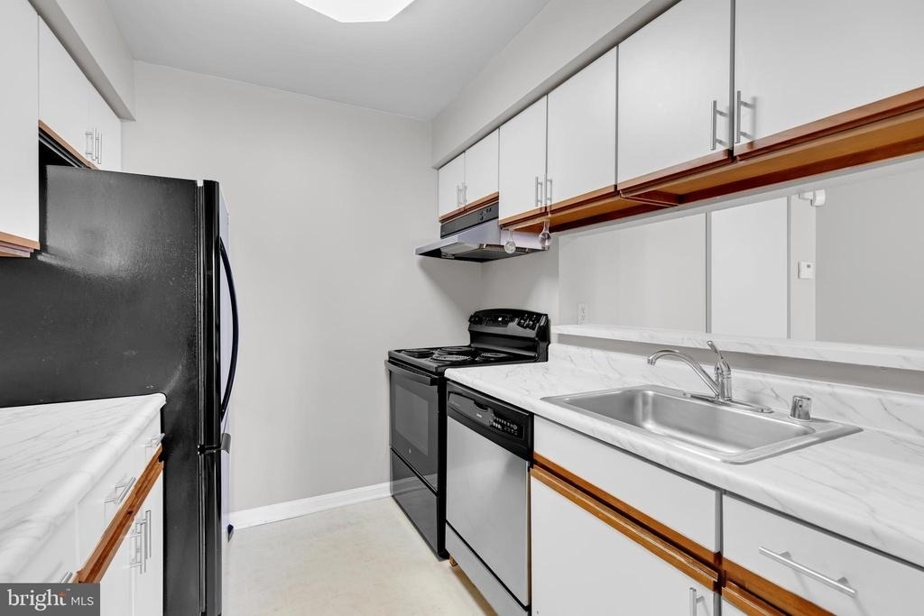 1639 Carriage House Terrace - Photo 17