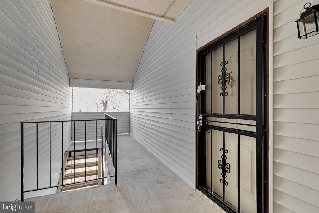1639 Carriage House Terrace - Photo 2