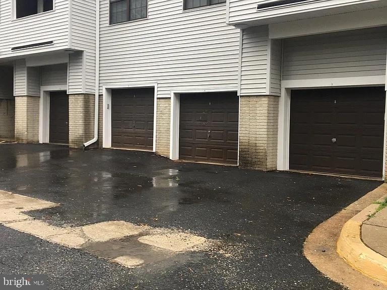 1639 Carriage House Terrace - Photo 18