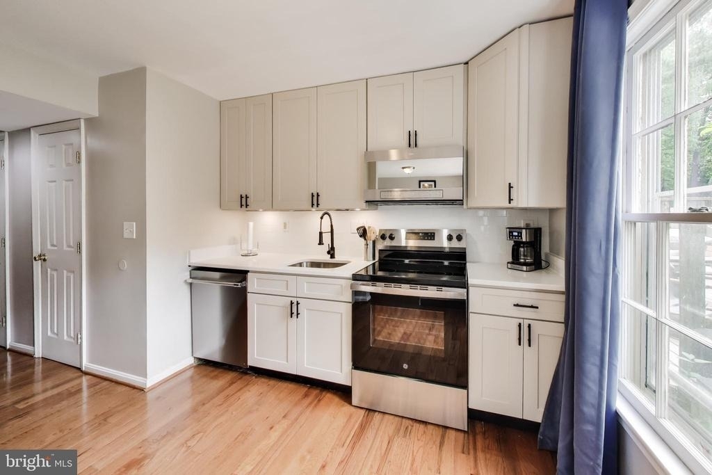 10075 Maple Leaf Drive - Photo 5