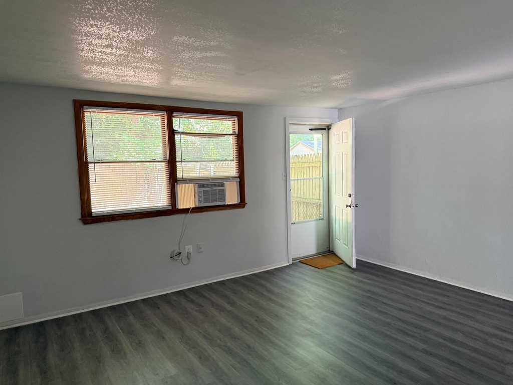3043 Freeway Freeway - Photo 2