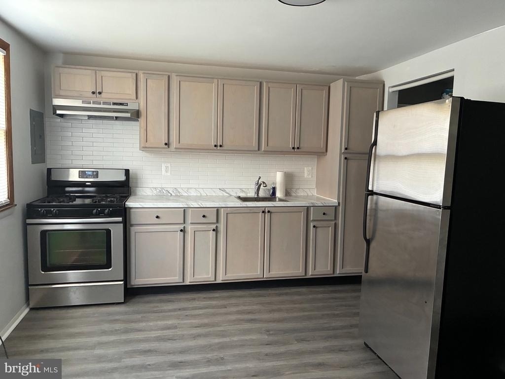 3043 Freeway Freeway - Photo 1