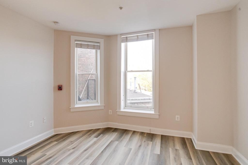 847 Park Avenue - Photo 8