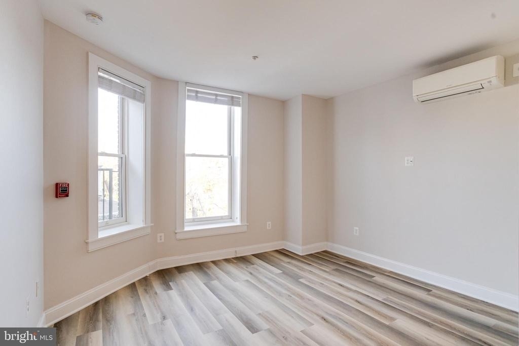 847 Park Avenue - Photo 2