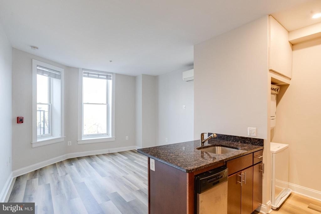 847 Park Avenue - Photo 4