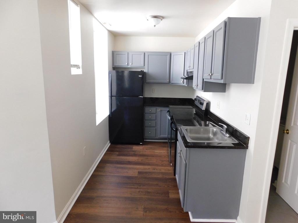 2427 Lakeview Avenue - Photo 4