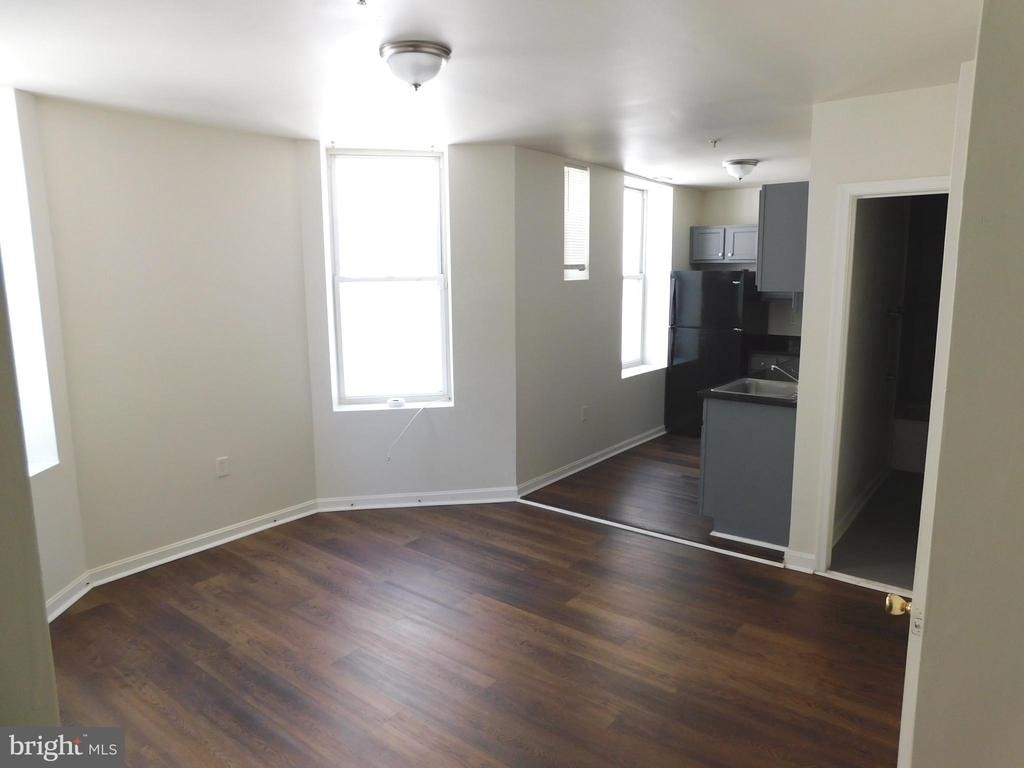 2427 Lakeview Avenue - Photo 2